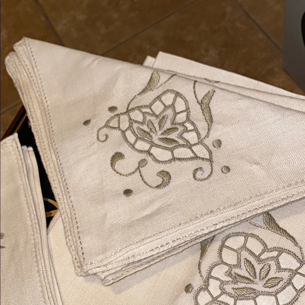 BX48 Vintage set of 8 Embroidered Tan Napkins and Hankerchiefs Set